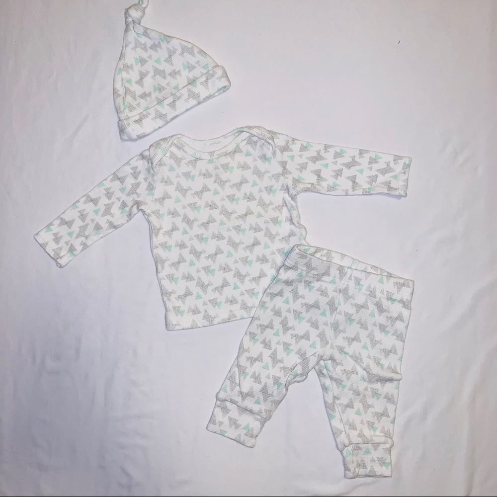 Carter’s | 3 Months Gender-Neutral Baby Outfit